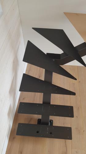 ESCALIER MÉTALLIQUE 1/4 TOURNANT